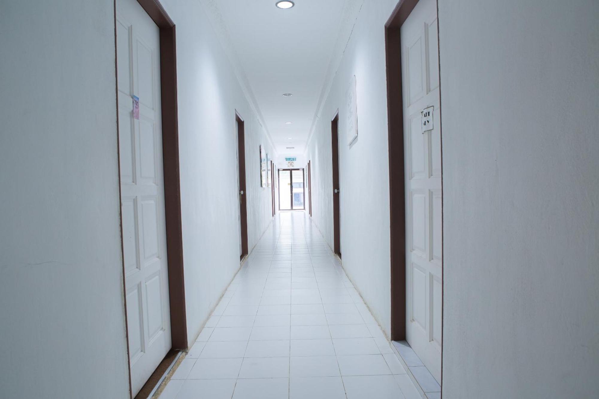 Oyo 90037 The 7 Lodge Tambunan Ngoại thất bức ảnh