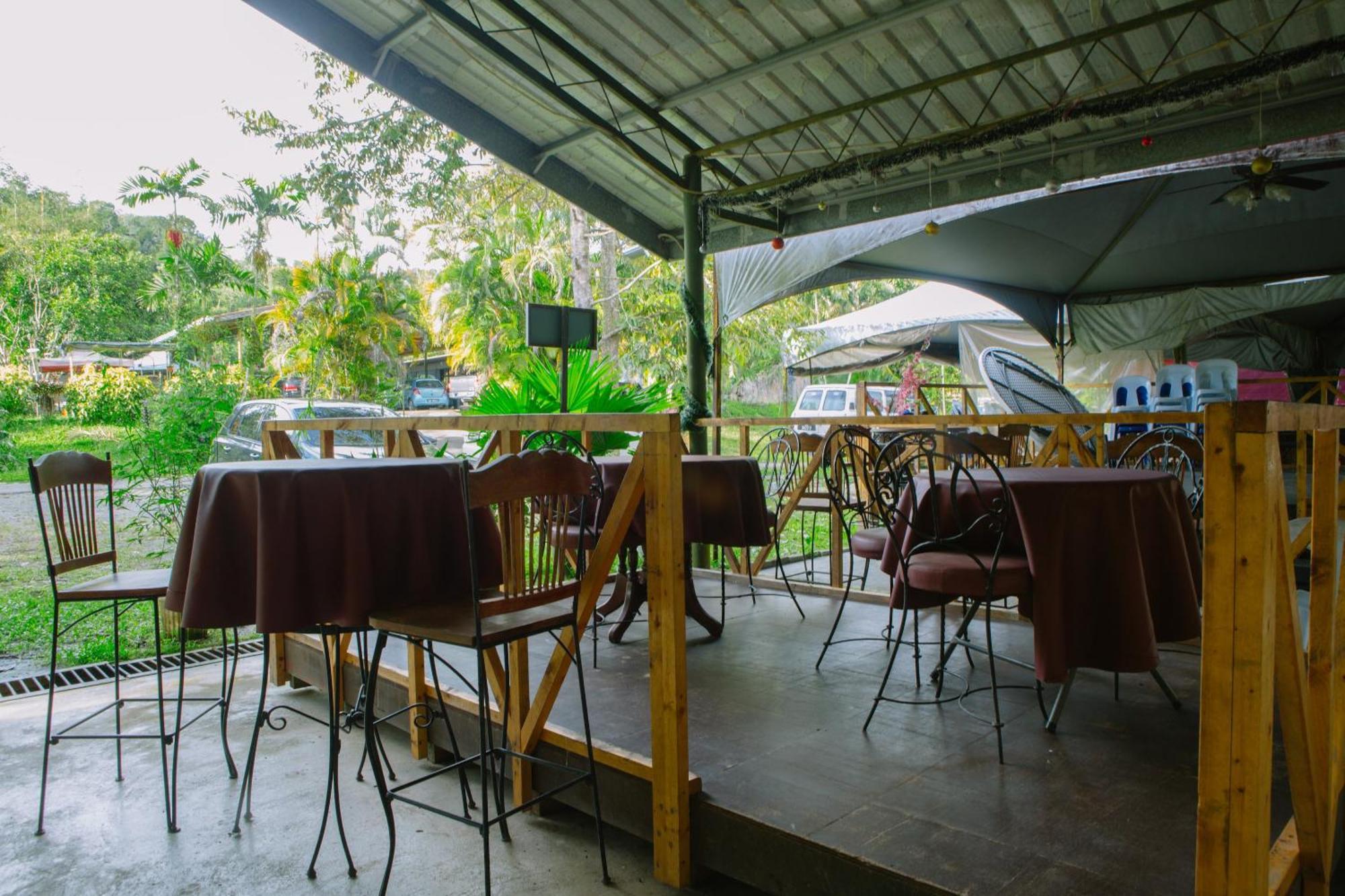 Oyo 90037 The 7 Lodge Tambunan Ngoại thất bức ảnh