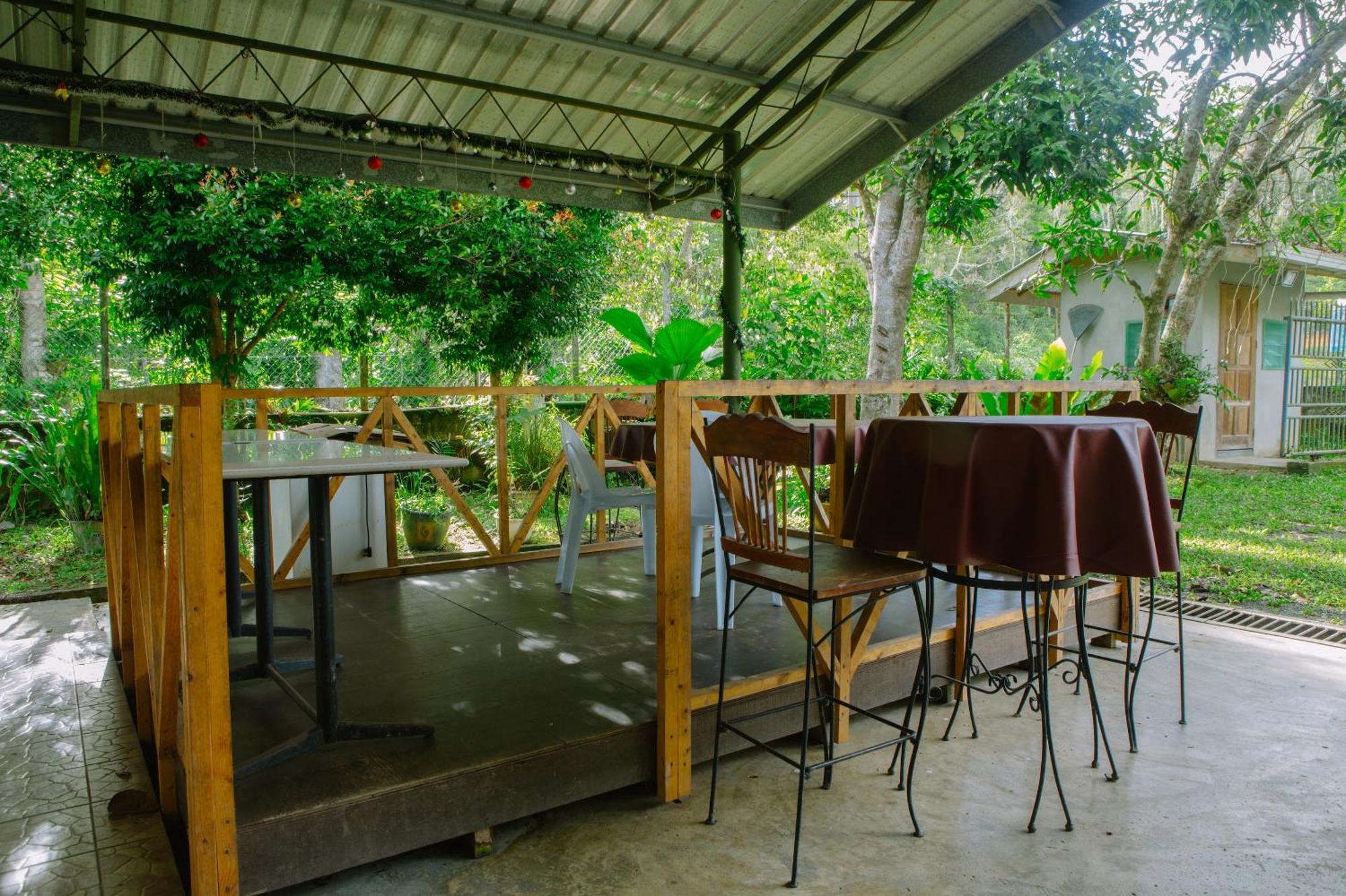Oyo 90037 The 7 Lodge Tambunan Ngoại thất bức ảnh